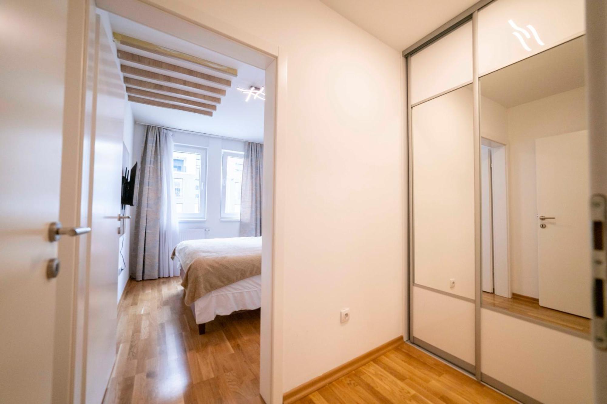 Lukavica Apartment 5 Star מראה חיצוני תמונה