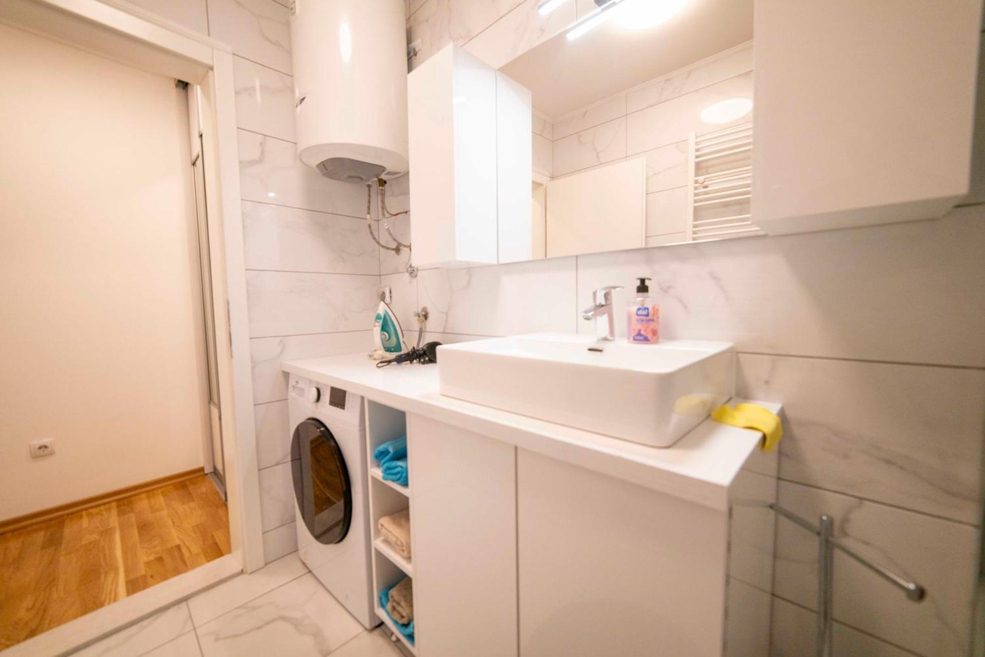 Lukavica Apartment 5 Star מראה חיצוני תמונה