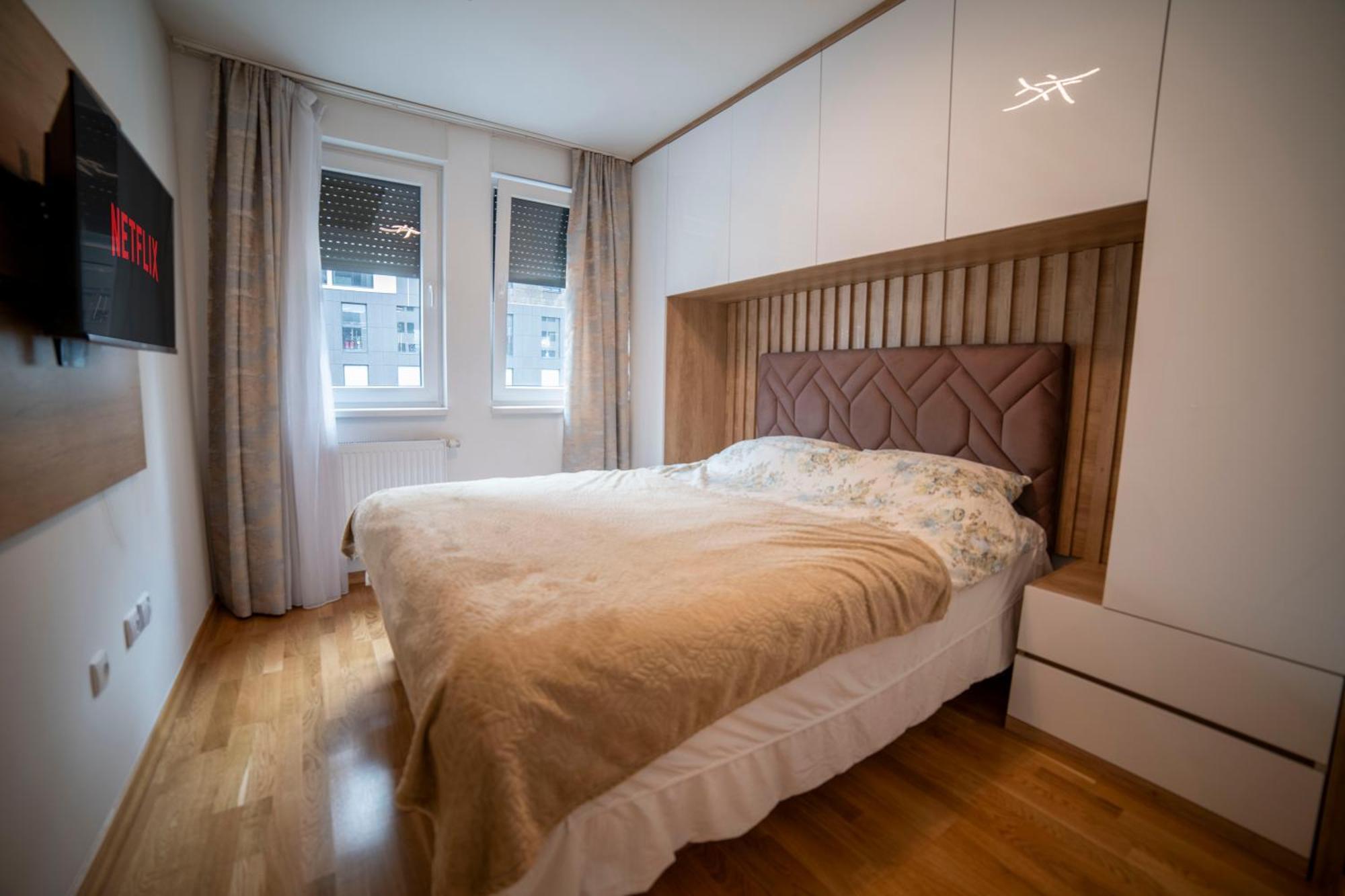 Lukavica Apartment 5 Star מראה חיצוני תמונה