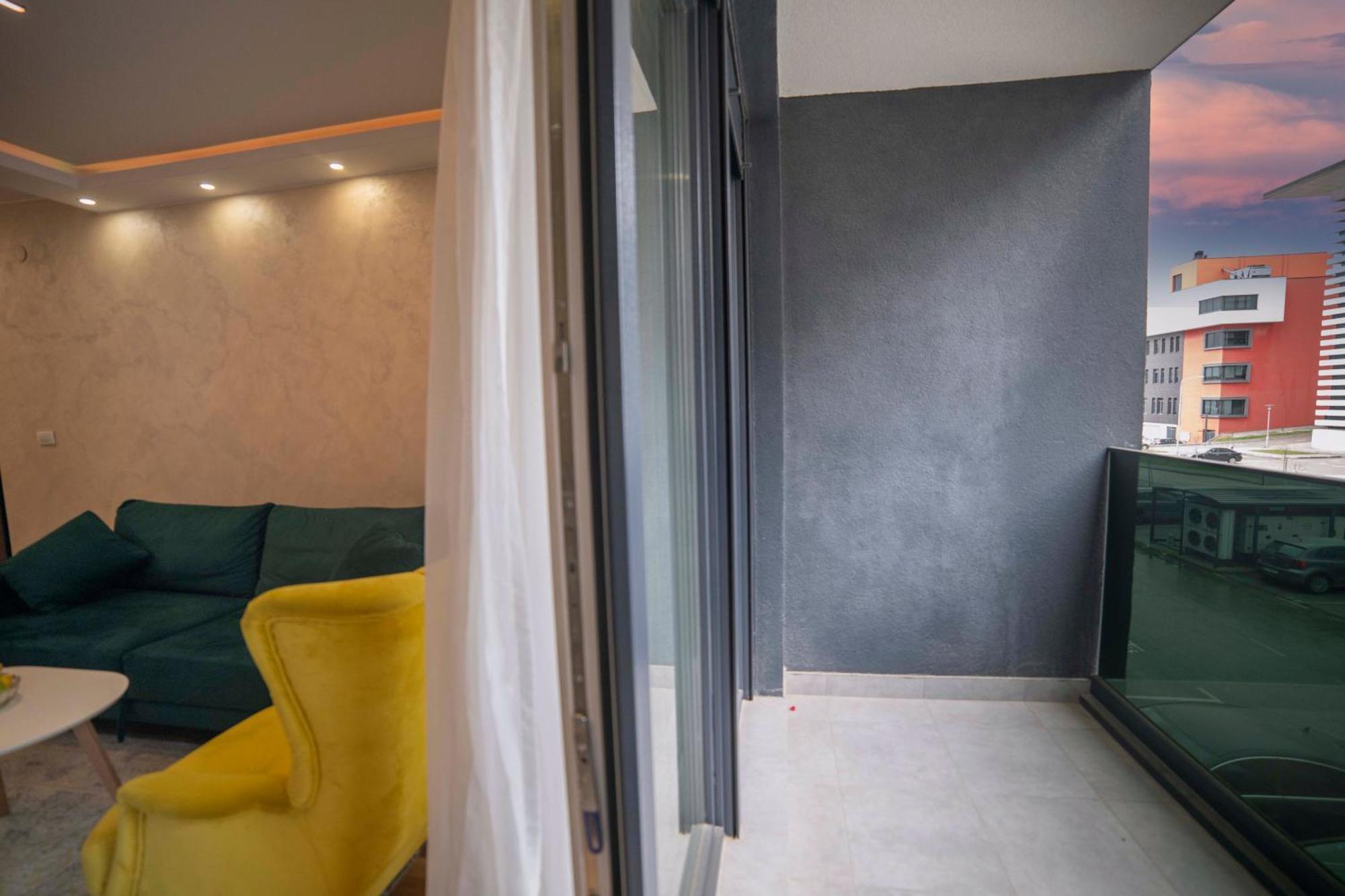 Lukavica Apartment 5 Star מראה חיצוני תמונה