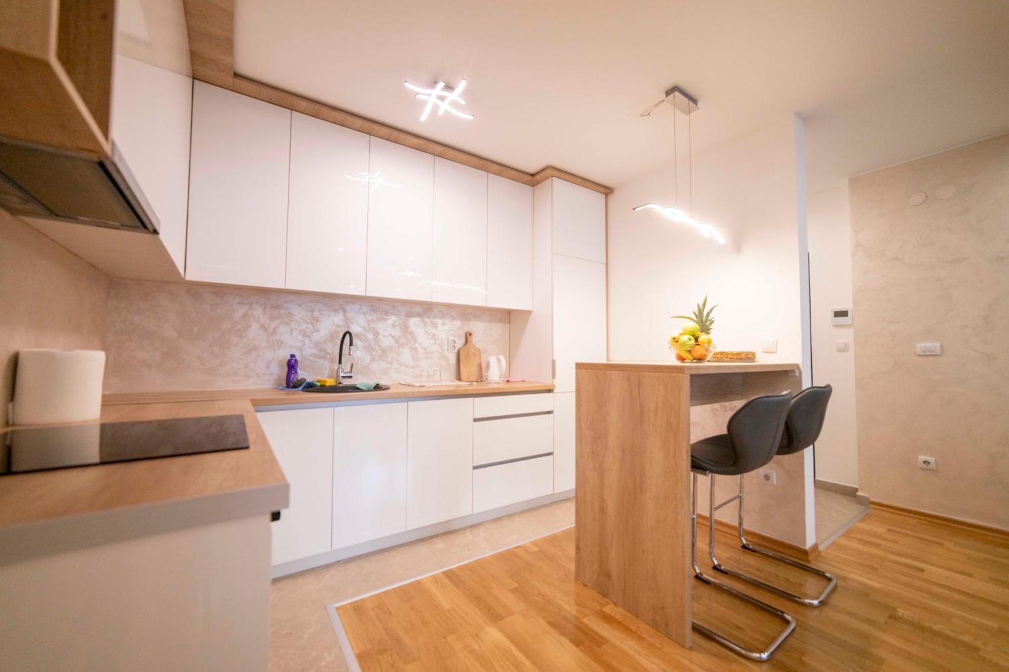 Lukavica Apartment 5 Star מראה חיצוני תמונה