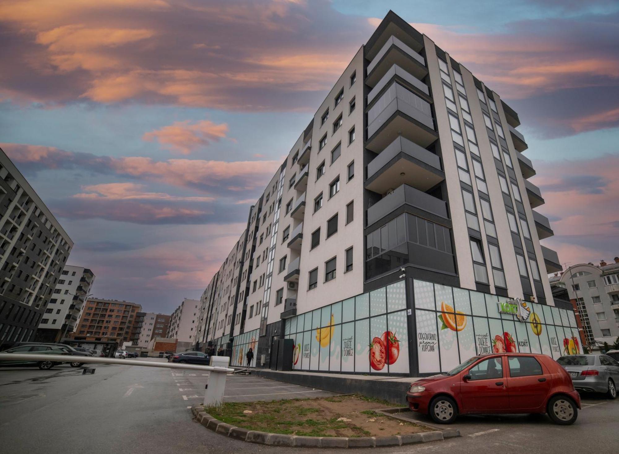 Lukavica Apartment 5 Star מראה חיצוני תמונה