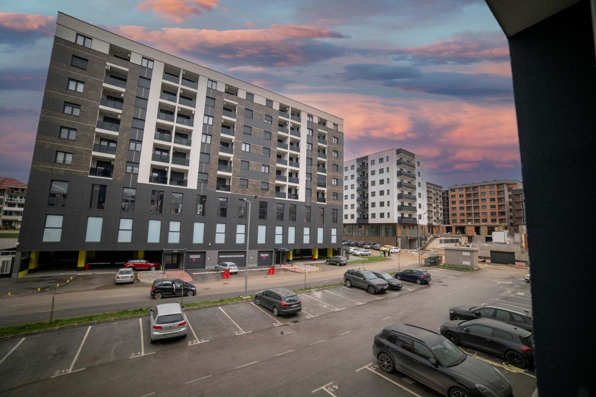 Lukavica Apartment 5 Star מראה חיצוני תמונה