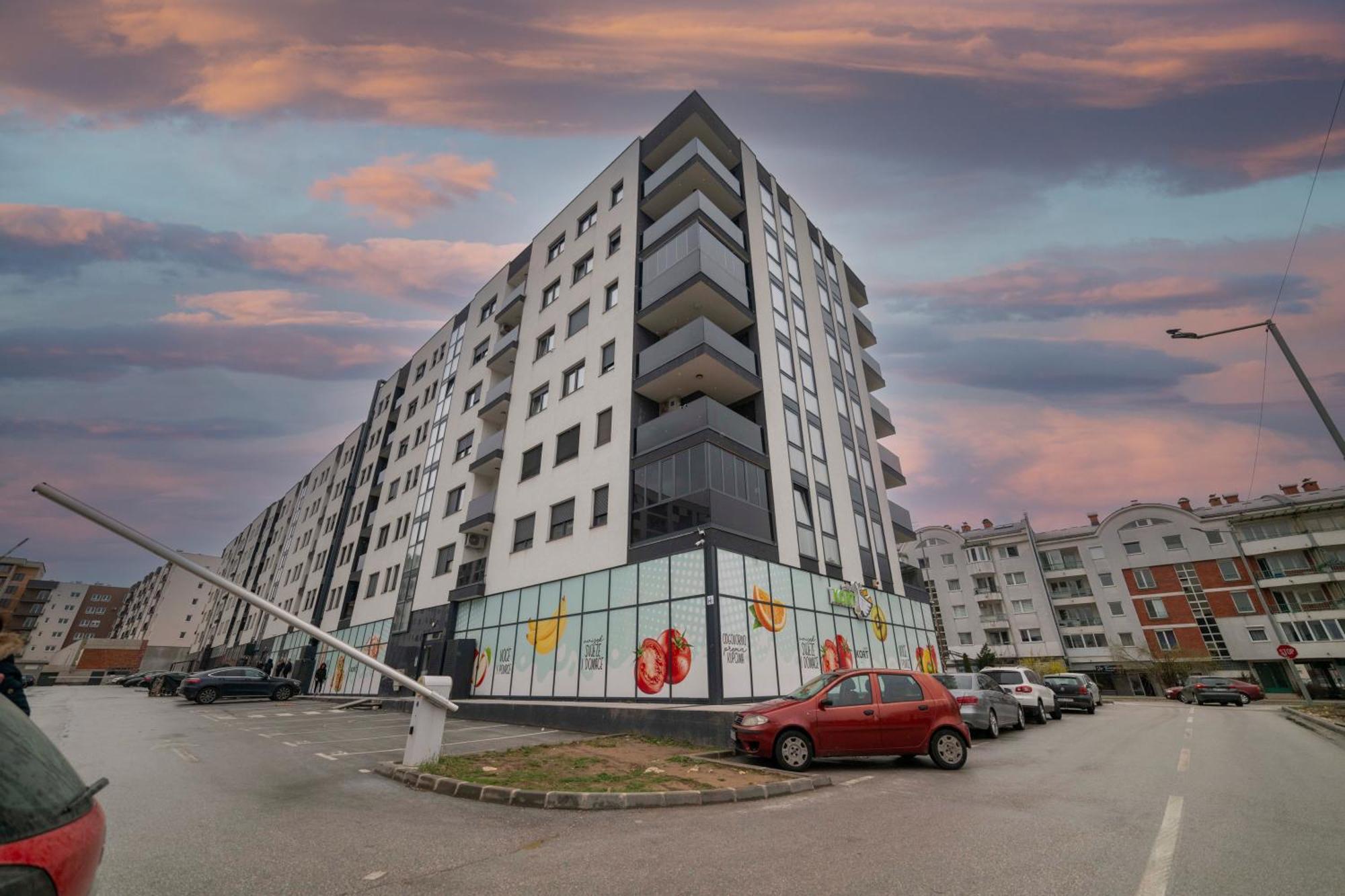 Lukavica Apartment 5 Star מראה חיצוני תמונה