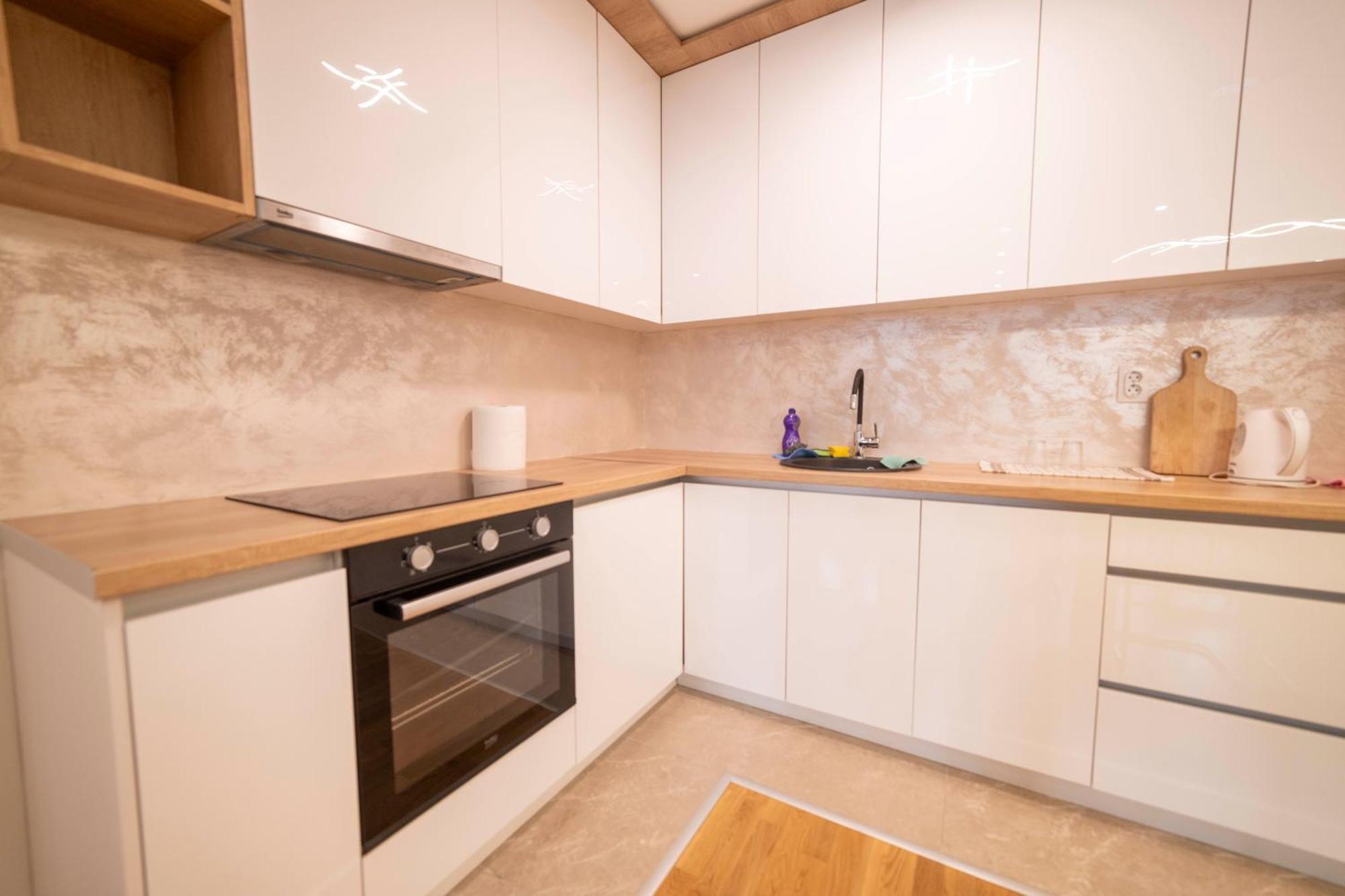 Lukavica Apartment 5 Star מראה חיצוני תמונה