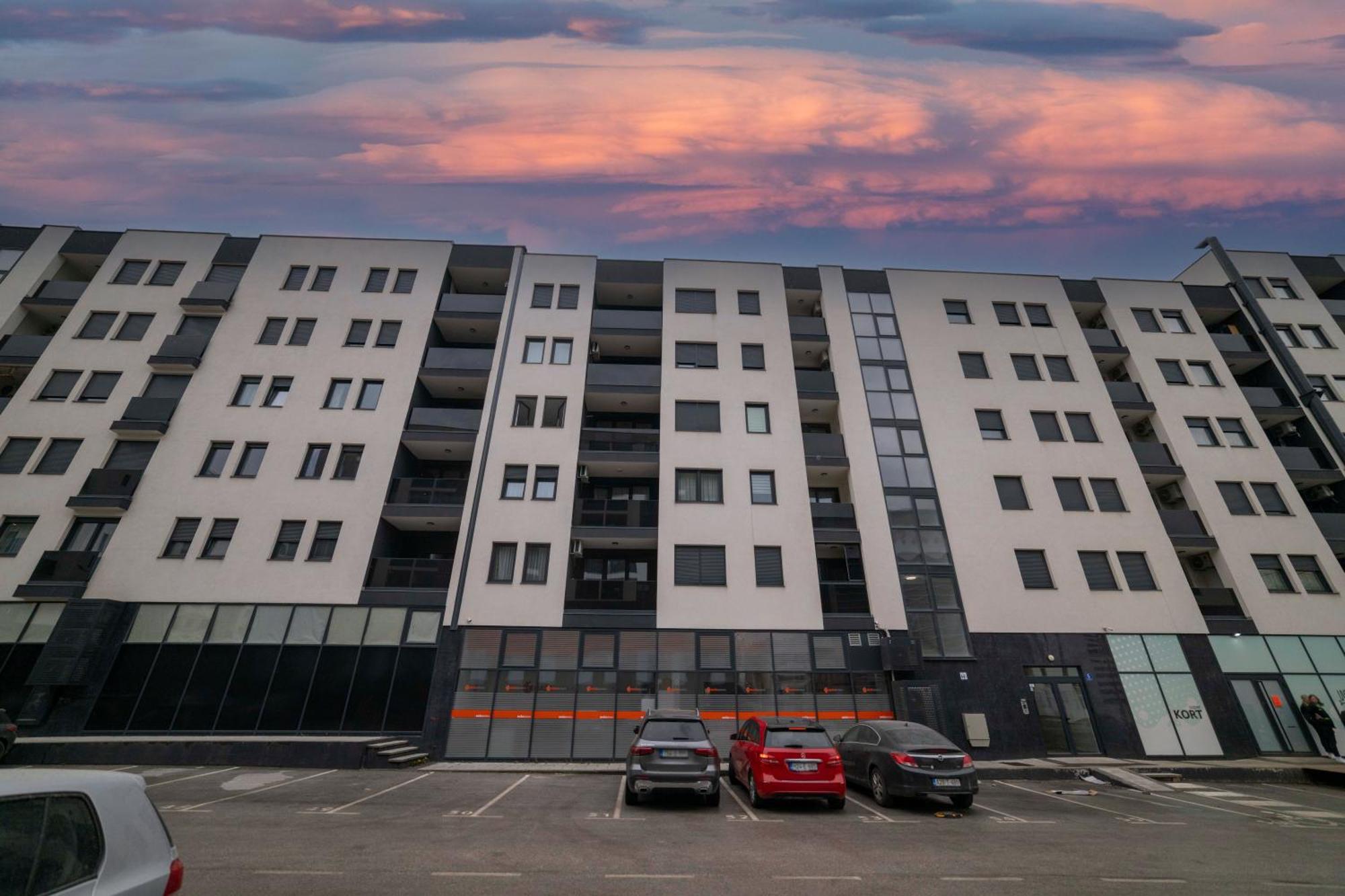 Lukavica Apartment 5 Star מראה חיצוני תמונה