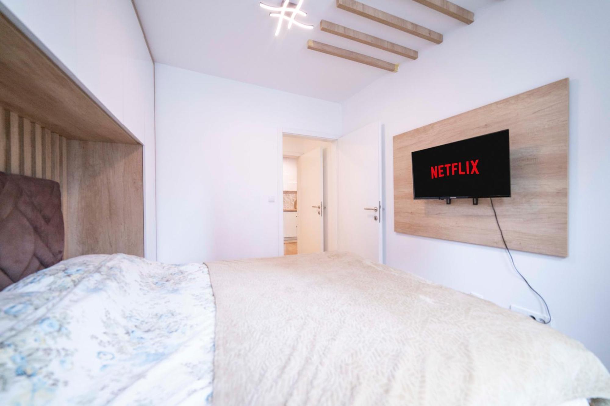 Lukavica Apartment 5 Star מראה חיצוני תמונה